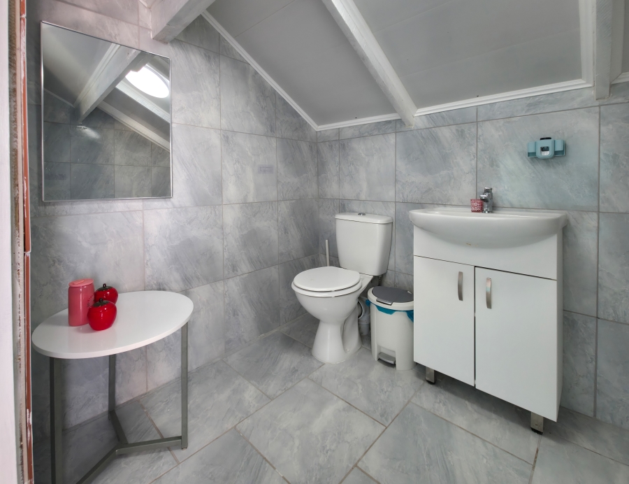 5 Bedroom Property for Sale in Hawston Western Cape